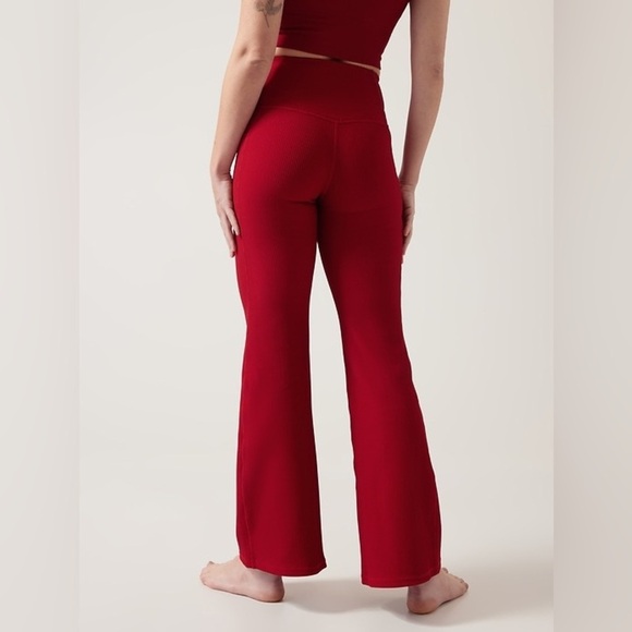 Athleta Salutation Stash Rib Flare Pant Pockets Women’s Size XXS Candy Red Yoga - Picture 1 of 11